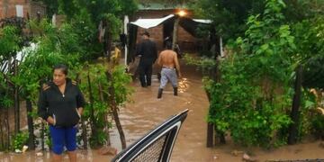 Más de 50 personas evacuadas en Anta por las lluvias\u002E (Policía de Salta)