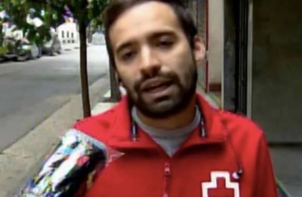 Vecinos le pidieron a un miembro de la Cruz Roja que no vuelva a su casa