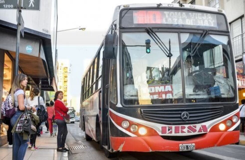 A partir de este lunes, habrá menos colectivos en Paraná y cambiarán los horarios