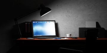 Computadora de escritorio encendida\u002E