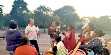 Un grupo de 10 madres con sus hijos cortan la ruta once porque piden la ocupación del Lote 33