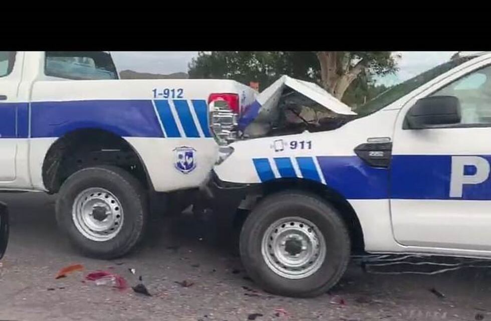 Iban a entregar 30 camionetas 0km a la Policía de San Luis y las chocaron
