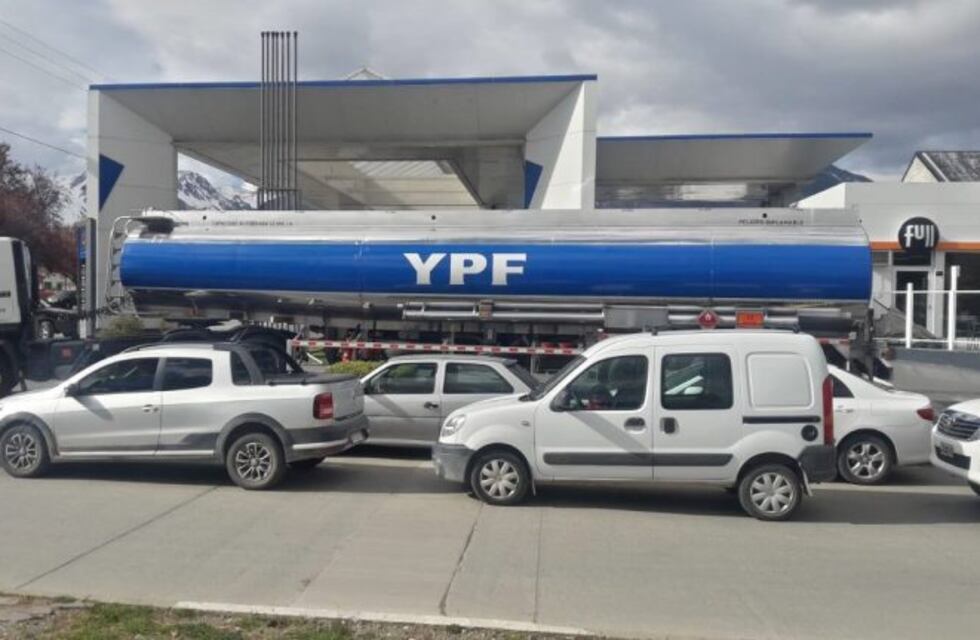 Comienza a restablecerse el suministro de combustible en Esquel