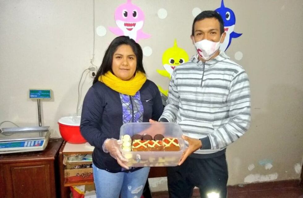 Conocé a Titi Calderón, el jugador de fútbol que por la pandemia es cadete y vendedor de dulces