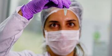 Voluntarios brindan ayuda ante el brote de COVID-19 en el interior cordobés\u002E