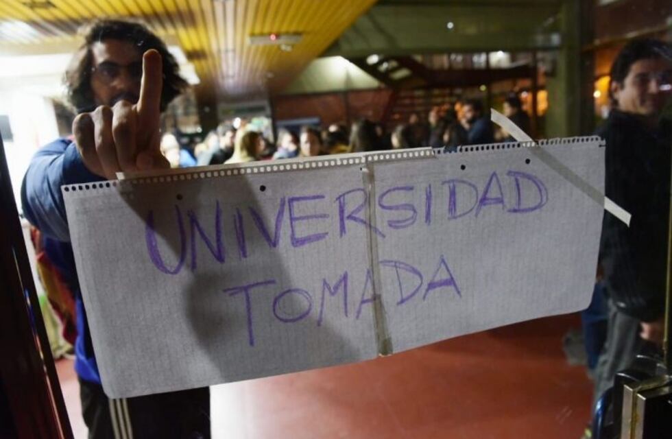Estudiantes de la UNSL tomaron el Rectorado