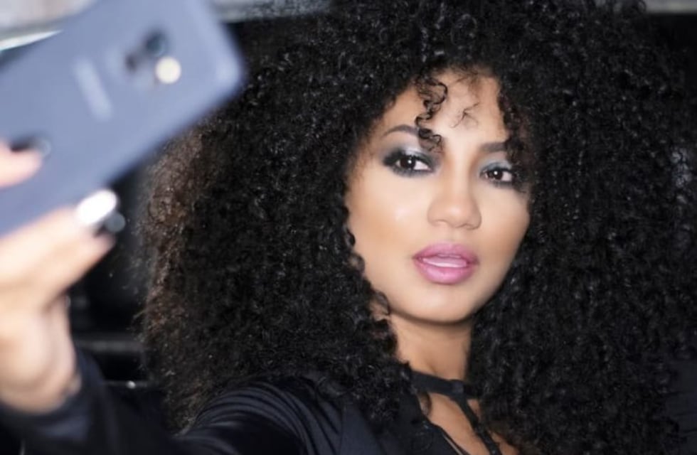 Kate Rodríguez se filmó totalmente desnuda mientras le hacían masajes