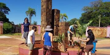 Los jóvenes trabajaron en la plaza\u002E