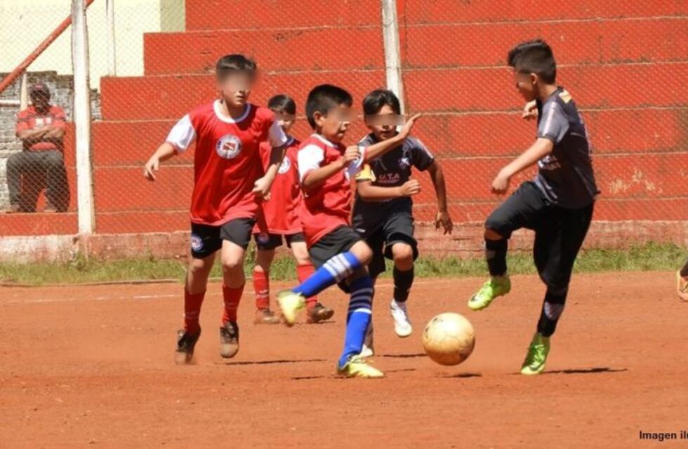 Mal ejemplo: padres se pelearon en el fútbol infantil y ahora los partidos se jugarán en canchas cercadas