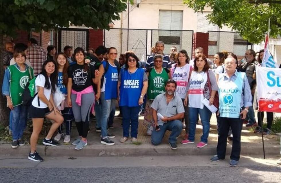 Alumnos y docentes resisten con movilizaciones al cierre del profesorado de Historia