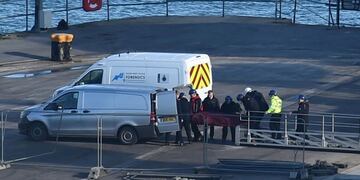 Una ambulancia privada recibió el cuerpo hallado entre los restos de la avioneta que trasladaba a Emiliano Sala\u002E