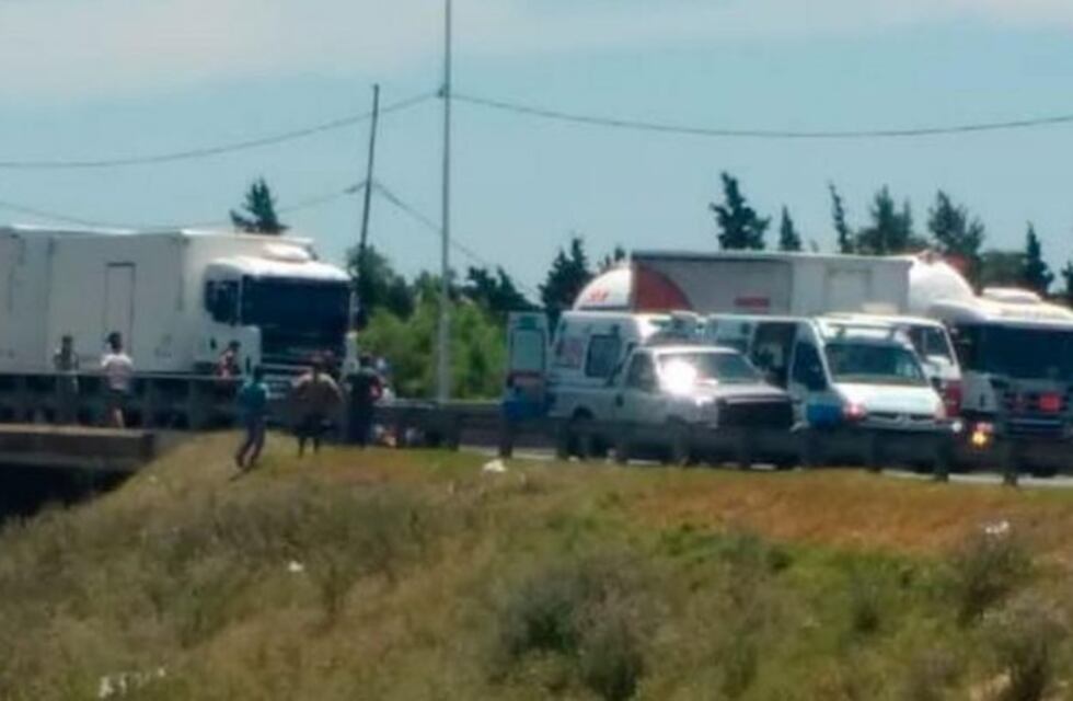 Evacuaron a un joven en helicóptero tras ser atropellado por un camión en Circunvalación