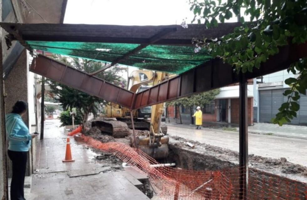 Vecina denuncia que su casa se está desmoronando a causa de la obra del canal del Tineo