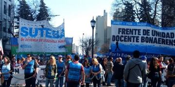 Marcha docente en La Plata\u002E