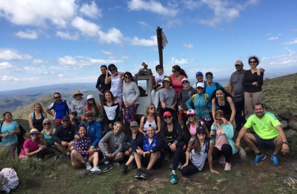 El intenso calor de este domingo no impidió la Caminata Recreativa