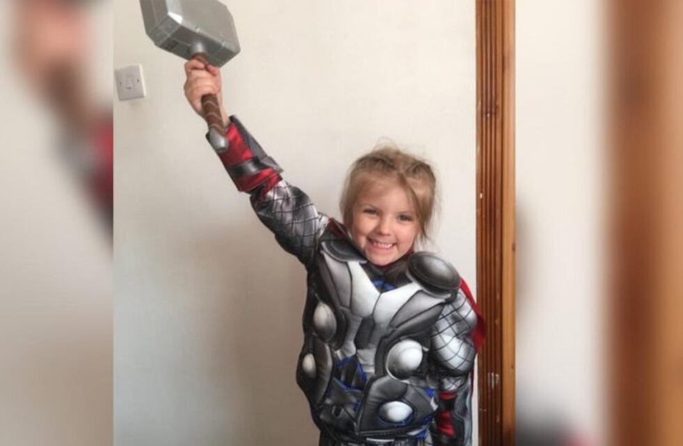 Criticaron a su hija por usar un disfraz de varón y su defensa se hizo viral