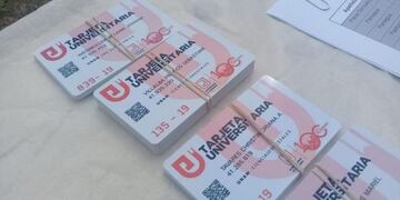 Entregaron tarjetas universitarias de descuentos y promociones para estudiantes de la Facultad de Ciencias Forestales\u002E