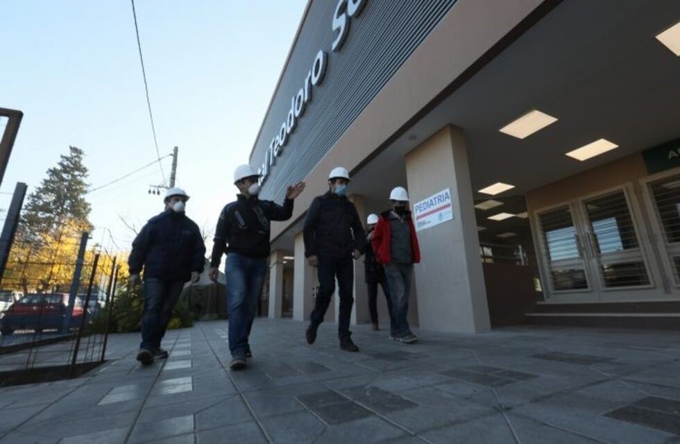 Trabajan en la conexión del helipuerto con el edificio en el hospital Schestakow