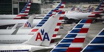 Aviones de American Airlines en el aeropuerto de Miami\u002E