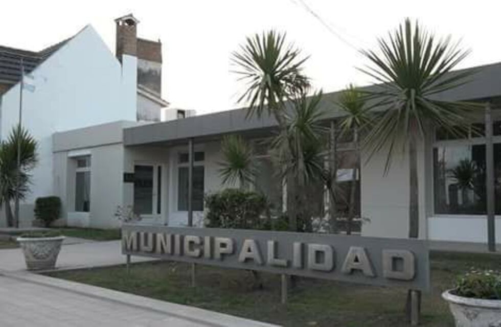 Denuncian el pase a planta permanente de 35 empleados municipales a dedo