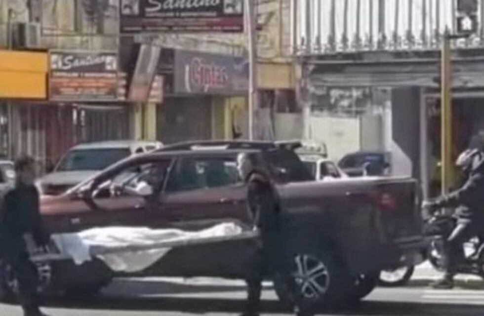 Cortaron el tránsito para recuperar un cadáver que se había caído de una morguera