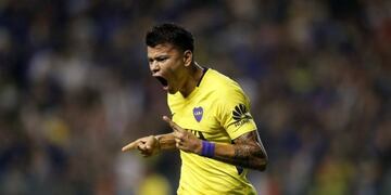 El delantero de Boca se fue al Vitoria, y la T deberá seguir buscando\u002E ¿Zampedri?