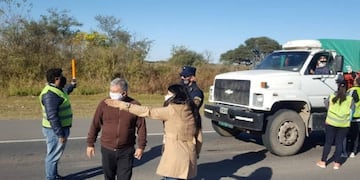 El intendente de la ciudad de Arroyito, Gustavo Benedetti participó de los controles sobre ruta 19