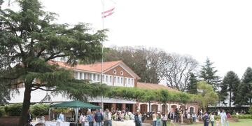 Una cena en el club Plaza derivó en al menos 15 contagios de coronavirus (Plaza)