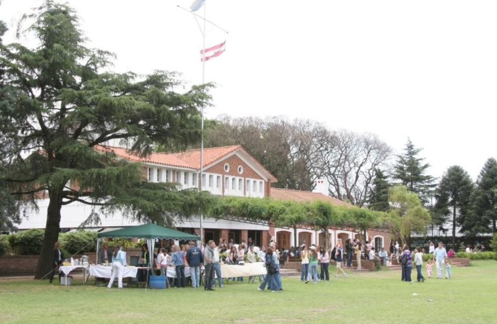 Una cena en el club Plaza derivó en al menos 15 contagios de coronavirus