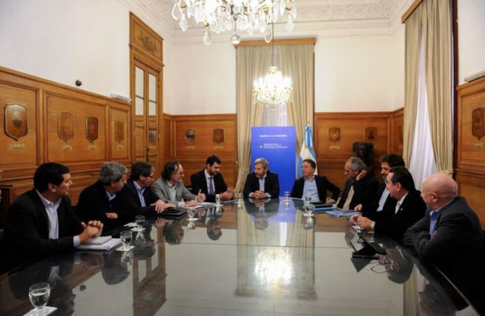 José Labroca junto a autoridades del Gobierno Nacional: tema, crisis económica que vive el país