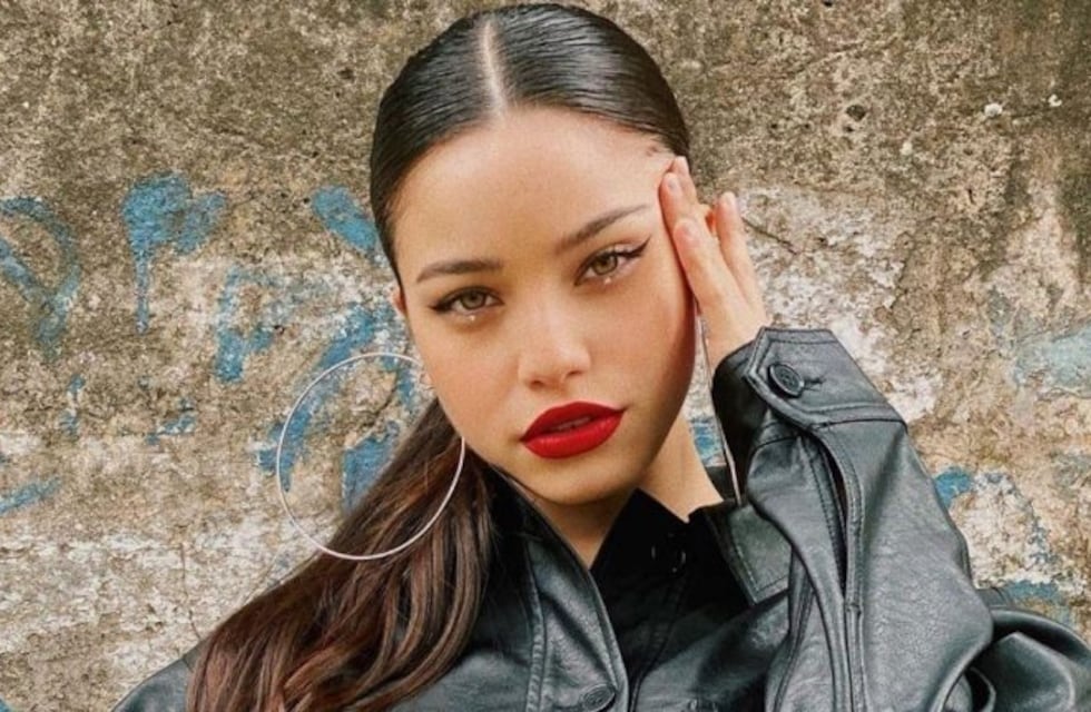 Emilia Mernes se suma a la tendencia del total jean, pero con su toque personal