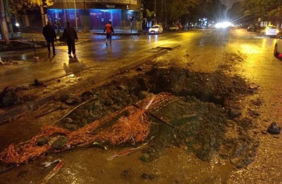 San Miguel: un "cráter" en Avenida Colón al 400 preocupa a los vecinos