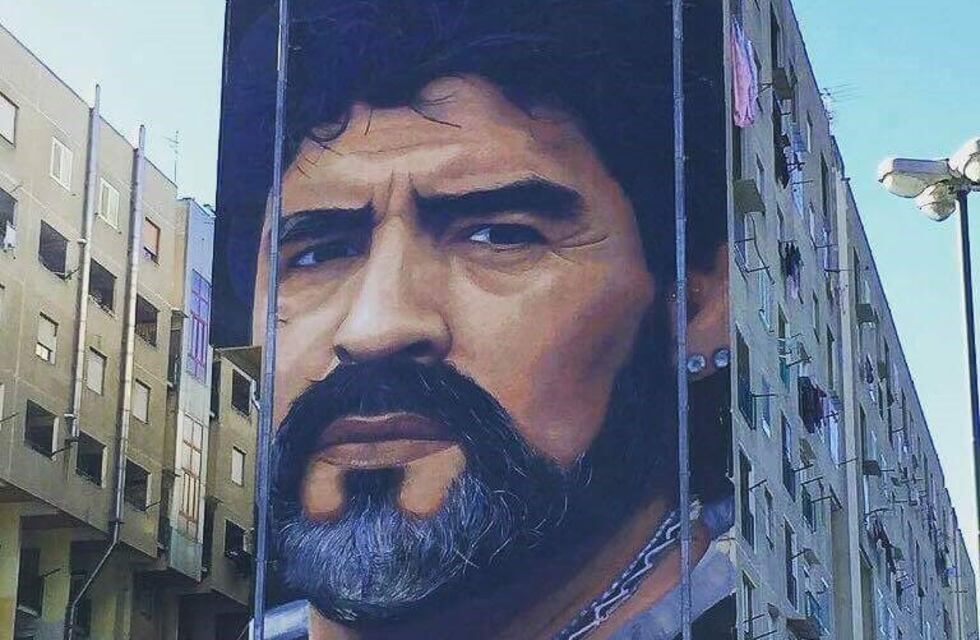 Nápoles celebra a Maradona con un imponente mural