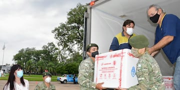La ministra de Salud chaqueña supervisó el arribo de un nuevo lote de vacunas.