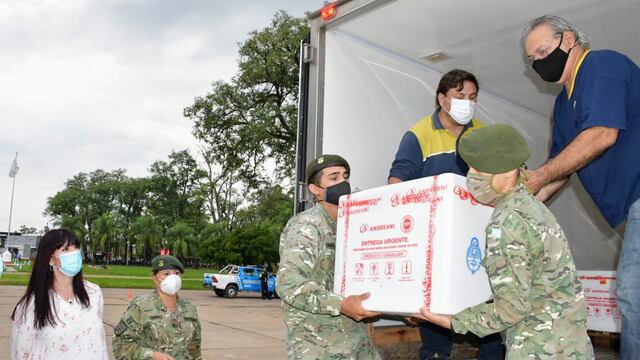La ministra de Salud chaqueña supervisó el arribo de un nuevo lote de vacunas.