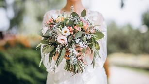 Mendocina se casó y después de la fiesta, se fue directo a votar. (Imagen ilustrativa: Freepik)