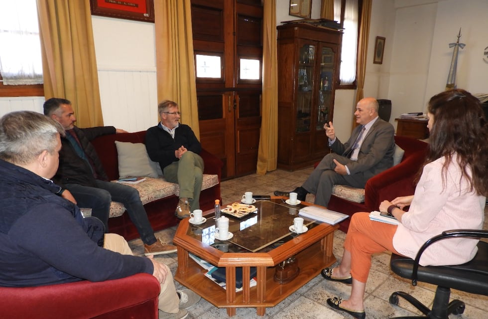 Uset recibió a las autoridades de ABSA por el estado de las obras en Coronel Rosales