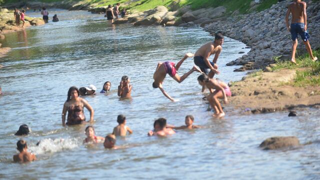 Vacaciones con altas temperaturas en el comienzo del verano. Isla de los Patos 20 diciembre 2021 foto Javier Ferreyra