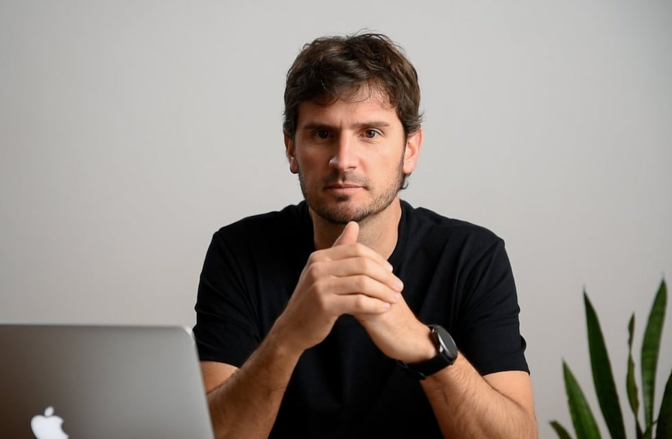 Quién es el fotógrafo rosarino que ganó un premio con una imagen de la boda de Messi y Antonela