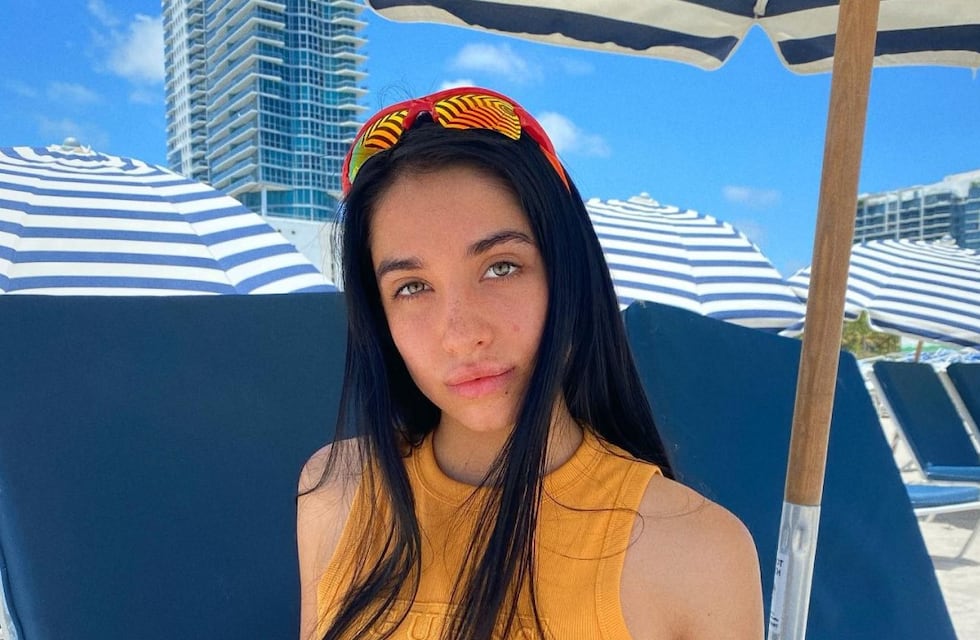 María Becerra mostró lo que lleva en su bolso para ir a la playa y causó furor: “La amiga que te salva de todas”