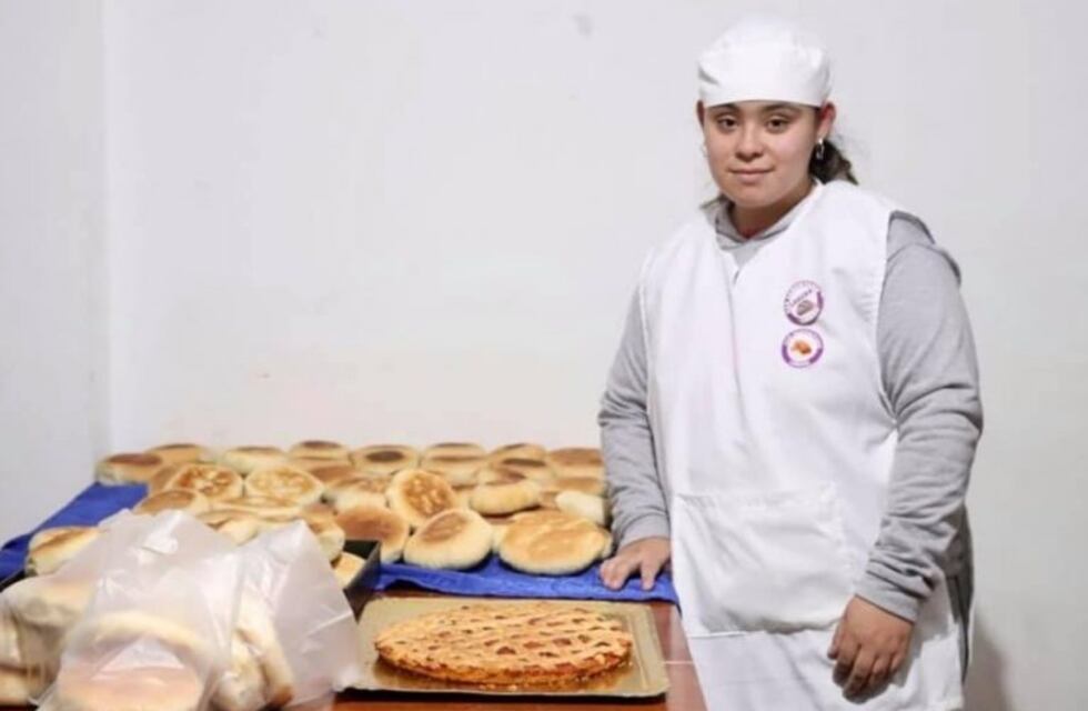 Lorena tiene un retraso madurativo y con su pensión alimenta a más de 100 chicos