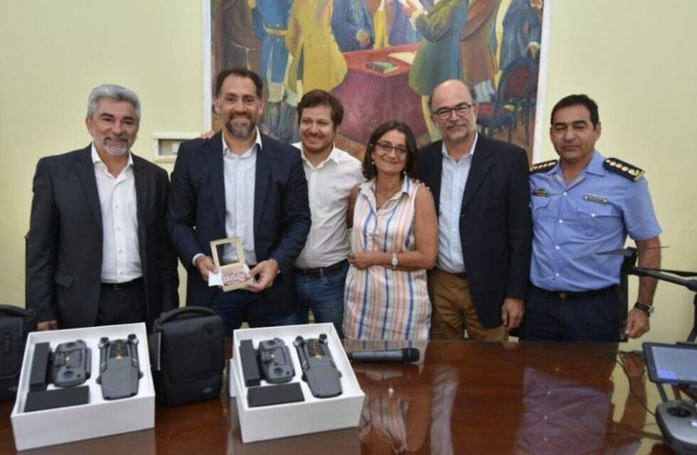 Entregaron drones a la policía de la provincia