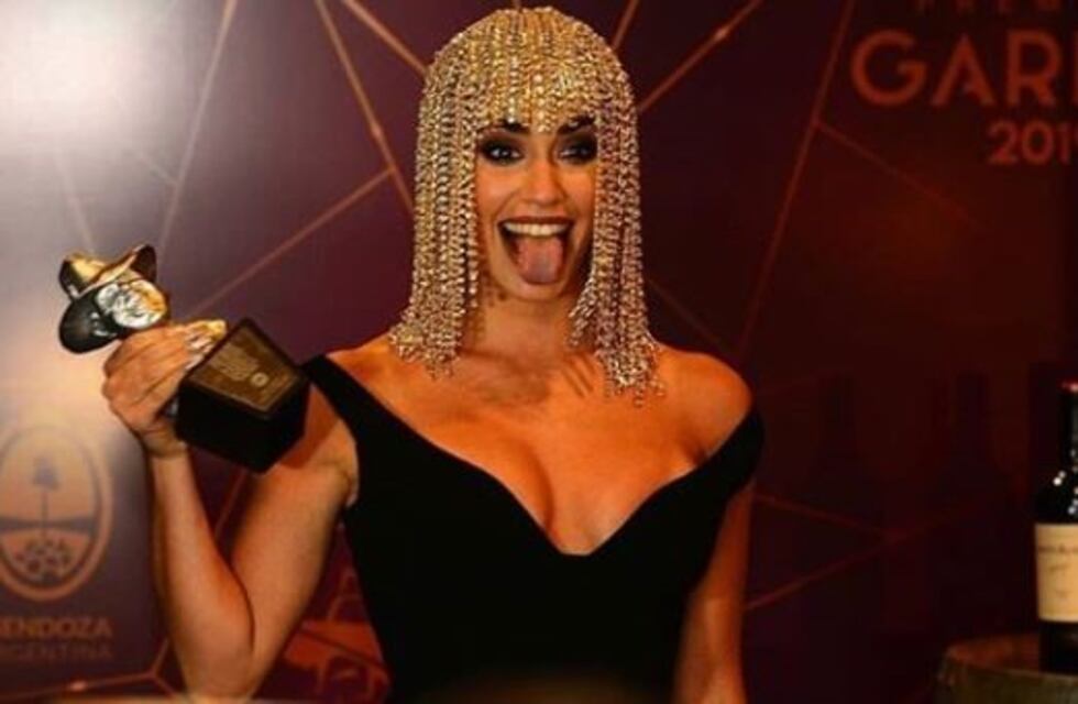 Lali Espósito se disfrazó de Pluto y protagonizó un desopilante baile con sus hermanos