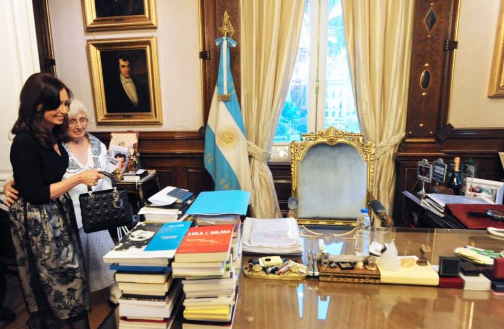 Manzur, Jaldo y Alperovich enviaron sus condolencias a la ex presidenta a través de twitter