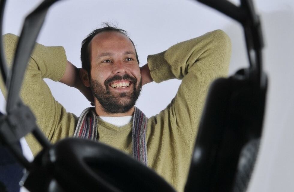 Barzola, con la radio en el Quality, Cholo Guiñazú e invitados