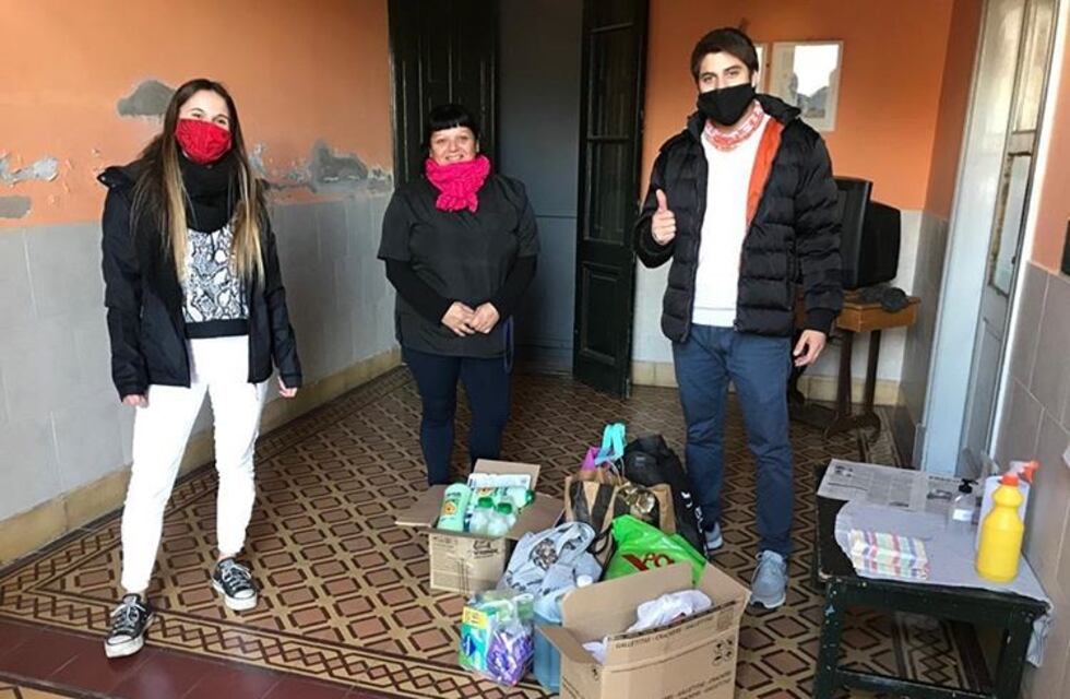 Amigos solidarios: el grupo de chicos azuleños que decidió dar una mano en medio de la pandemia