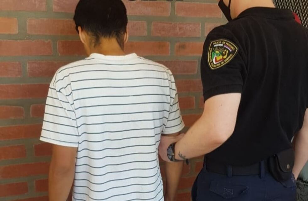 Arrestaron a tres hombres jóvenes por agredir a sus parejas