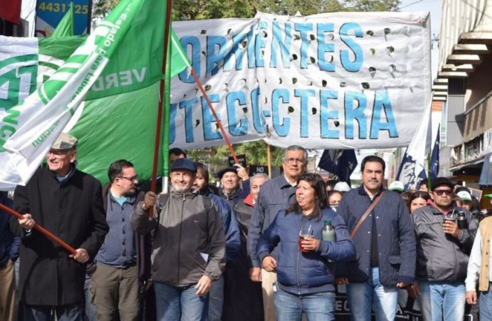 Trabajadores correntinos marcharon por mejoras salariales