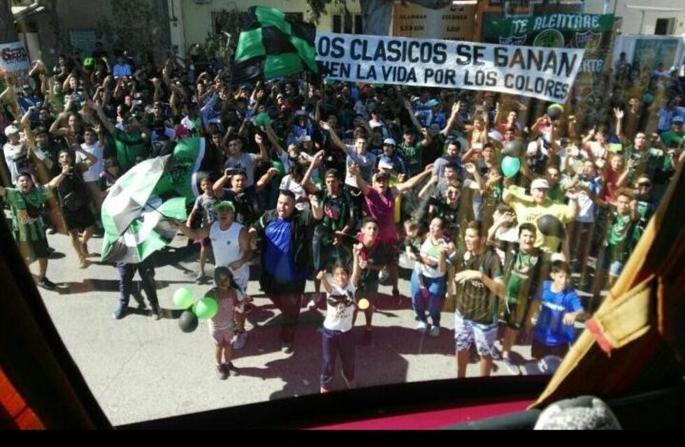 Los hinchas despidieron al plantel de San Martín previo al clásico con Godoy Cruz