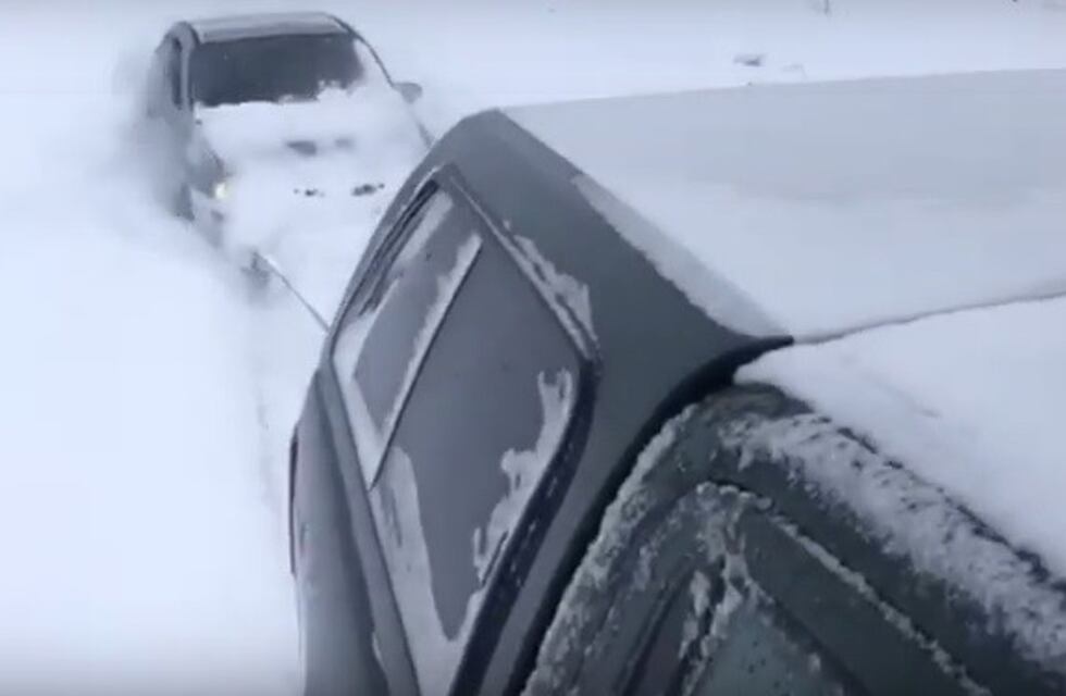 Rescataron a dos personas atrapadas en la nieve